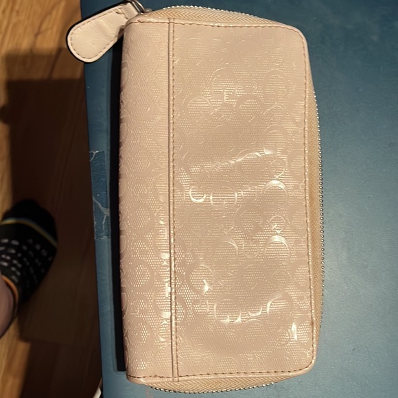 Guess wallet - Picture 2 of 3